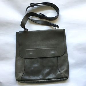 Tumi Dark Grey Leather Crossbody Briefcase Laptop Bag Unisex Travel Office